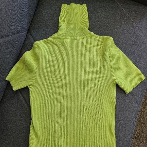 pre-owned short sleeves turtle neck rib texture sweater top (size small) - Picture 4 of 7